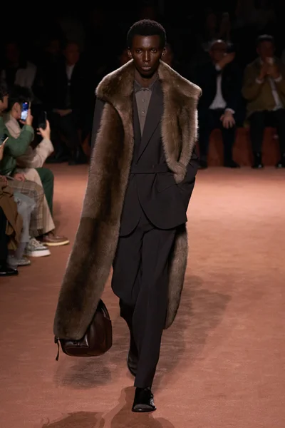 Look 3